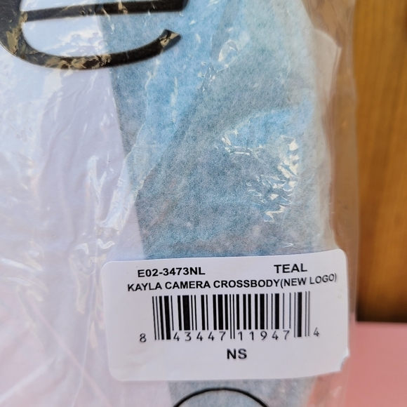 New bebe Kayla New Logo Camera Crossbody Teal Color - Picture 9 of 10
